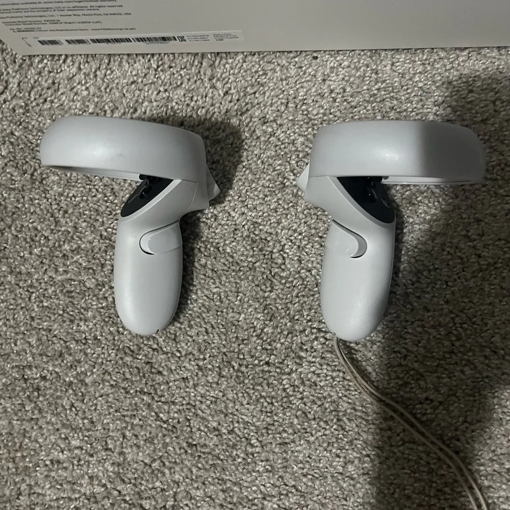 Oculas Quest 2 - Comes with a Vr case and charger